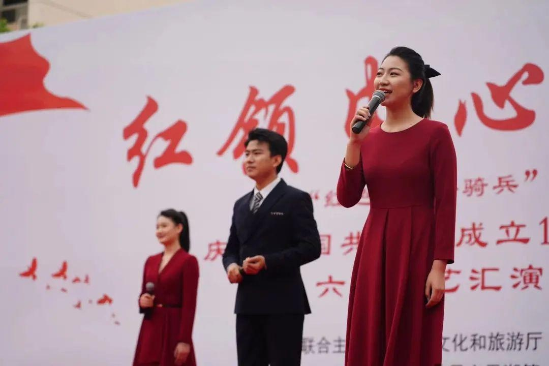 武漢傳媒學(xué)院藝術(shù)黨課進(jìn)社區(qū)、進(jìn)校園、進(jìn)老區(qū)