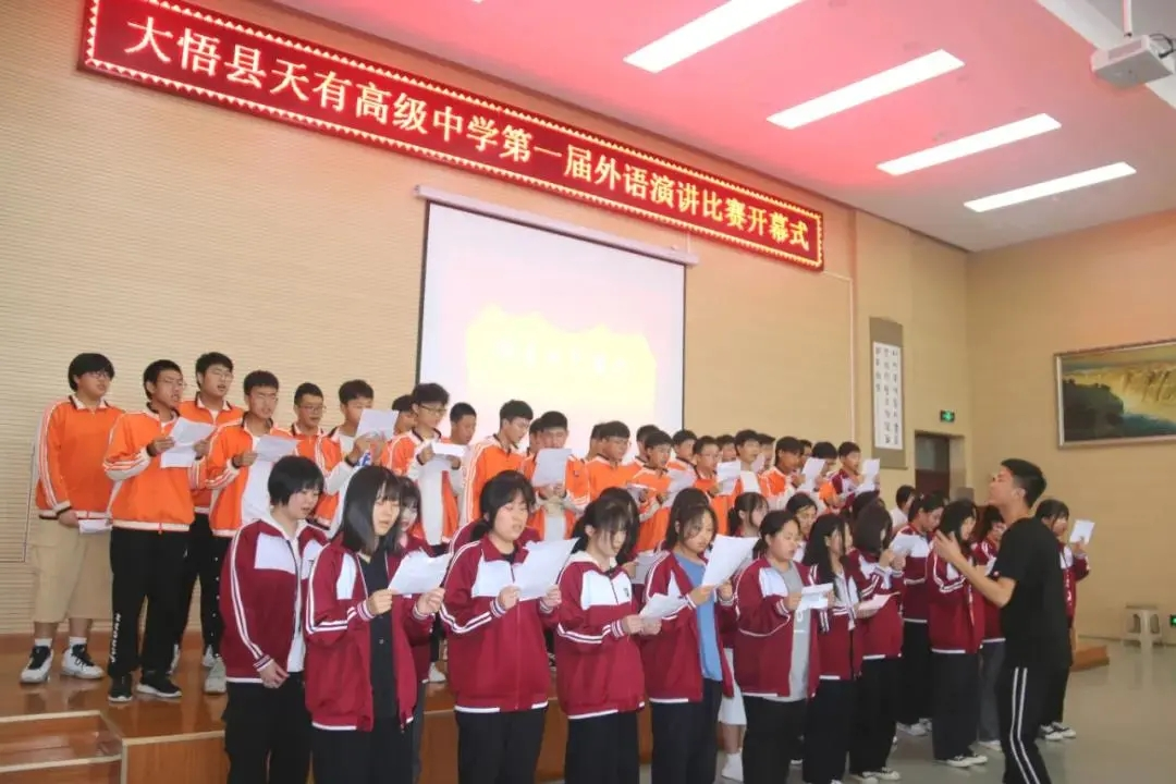 外語(yǔ)演講比賽、文學(xué)社、電視臺(tái)……天有教育這所學(xué)校正在變得不一樣